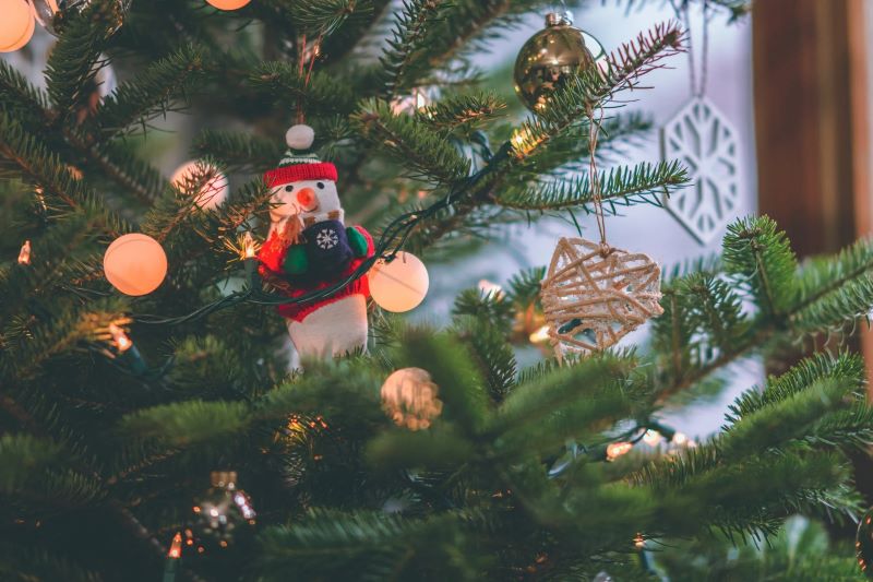 Your Ultimate Guide to Buying the Perfect Artificial Christmas Tree for Your Home: Tips, Tricks, and Recommendations for a Festive Holiday Season!