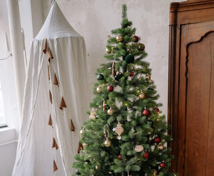 How to Make Informed Purchases for Budget-Friendly Artificial Christmas Trees